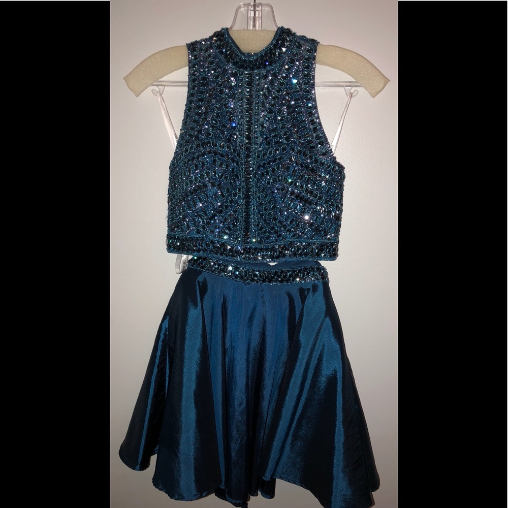 Blue 2 piece Sherri Hill homecoming dress 💙